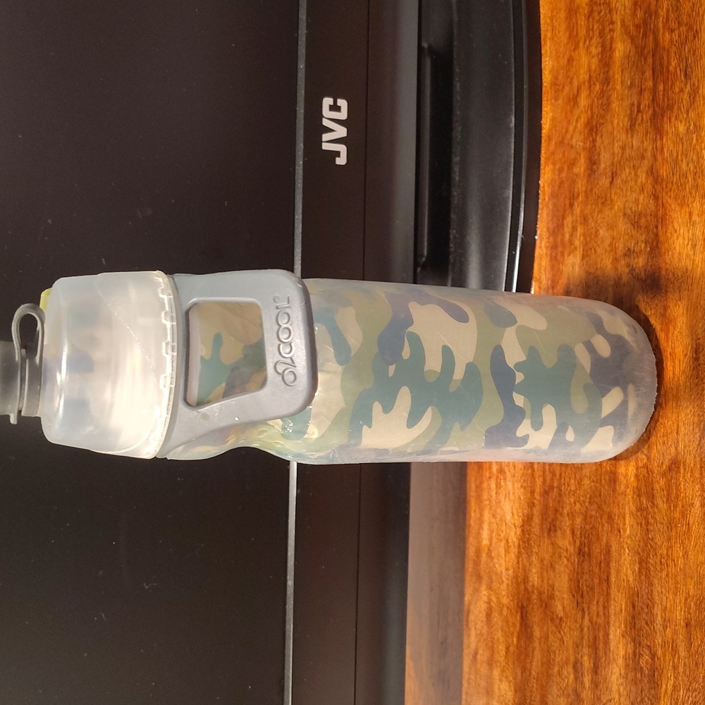 O2COOL Mist 'N Sip Misting Water Bottle 2-in-1 Mist And Sip Function With No